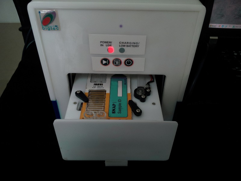 Plateforme de préparation d’échantillon pour les dispositifs de diagnostic au point de traitement